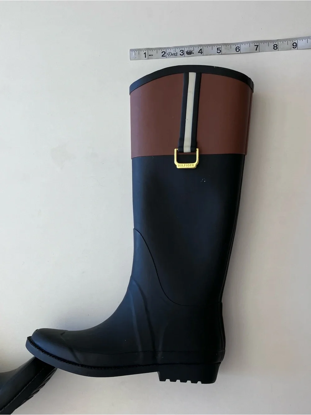 Tommy Hilfiger women’s size 6 rain boots riding boot styled